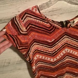 Pattern blouse with zipper on back